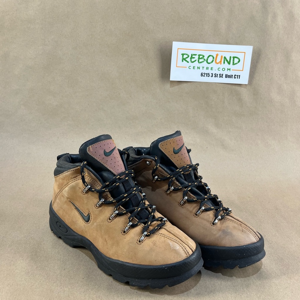 Vintage Nike ACG Gimli Shoes (Size 5.5Y)